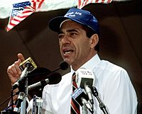 Archivo:Mario Cuomo speaking at a rally, June 20, 1991