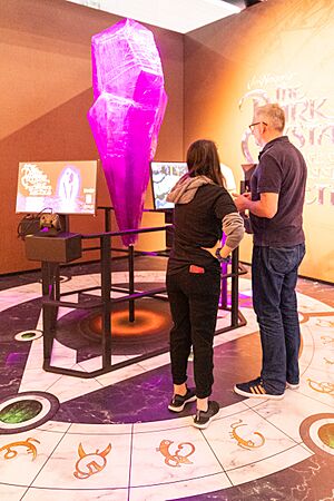 Archivo:Netflix - The Dark Crystal Gamescom 2019 (48605899922)