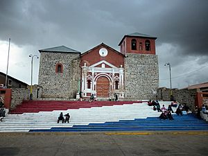 Archivo:Paucarcolla Catedral