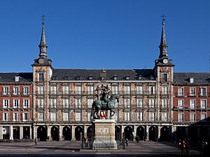 Archivo:Plaza Mayor de Madrid - 01