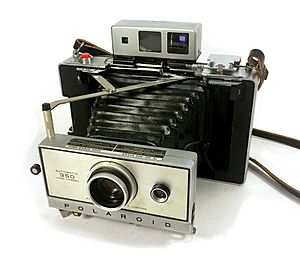 Archivo:Polaroid Automatic 350 instant camera