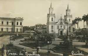 Archivo:Praça da República com Catedral do Senhor Bom Jesus de Cuiabá (MT)