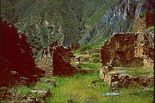 Ruinas de la ciudadela de Iskanwaya.jpg
