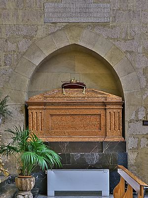 Archivo:Sepulcro de Alfonso XI de Castilla (Córdoba)