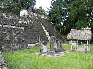 Archivo:Tikal, Guatemala Laslovarga20
