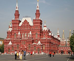 Archivo:"00 1787 Roter Platz von Moskau - Staatliches Historisches Museum Moskau - Auferstehungstor