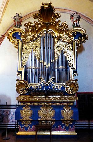 Archivo:Órgano del templo de Santa Rosa de Viterbo 
