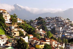 Archivo:1 rio de janeiro slum 2010