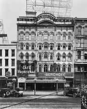 Archivo:32-42 Monroe Avenue, Detroit 1915