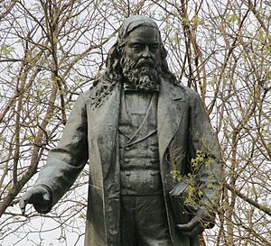Archivo:Albert Pike memorial statue