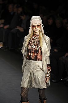 Anna Sui Fall-Winter 2010 108.jpg