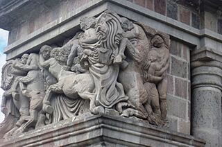 Archivo:Bajorelieve "La Despedida de los Centauros" (Puerta de La Circasiana) - Quito