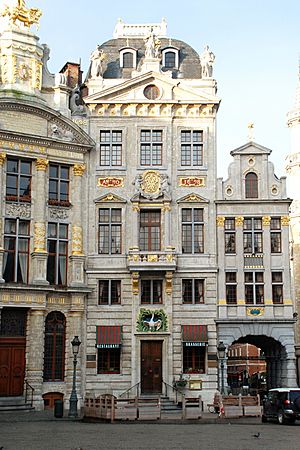 Archivo:Belgique - Bruxelles - Grand-Place - Maison du Cygne - 01b