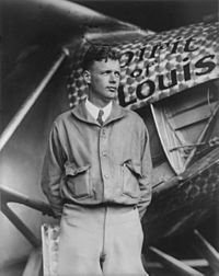 Archivo:Charles Lindbergh and the Spirit of Saint Louis (Crisco restoration, with wings)