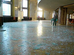 Archivo:Chelyabinsk meteor event consequences in Drama Theatre