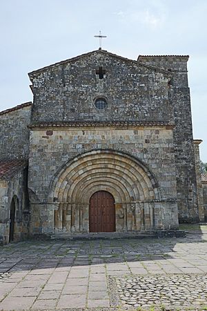 Archivo:Colegiata de Santa Cruz de Castañeda, fachada