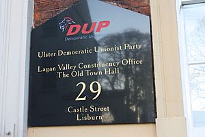 Archivo:DUP, Lisburn, November 2010 (02)