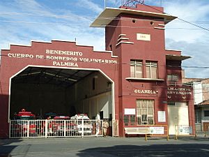 Archivo:Estación de Bomberos - panoramio