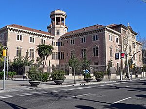 Archivo:Facultat Filosofia URL