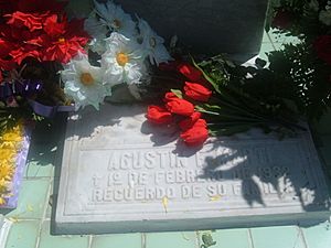 Archivo:Farabundo Martí tomb