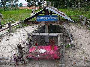 Archivo:Graf pol pot