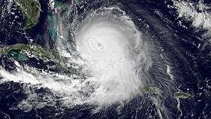 Archivo:Hurricane Joaquin GOES-13 Oct 1 2015 1900z