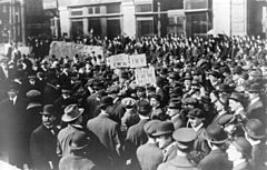 Archivo:IWW demonstration NY 1914