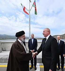 Archivo:Ilham Aliyev and President Seyyed Ebrahim Raisi met at the Azerbaijan-Iran state border - 02