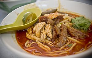 Archivo:Malaysian noodles-Curry Mee-01