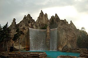 Archivo:Mountain at Canada's Wonderland