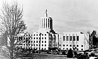 Archivo:Oregon State Capitol exterior 1939