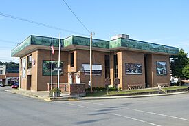 Owsley County Courthouse from southwest.jpg