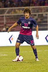 Archivo:Pablo Aimar playing against
