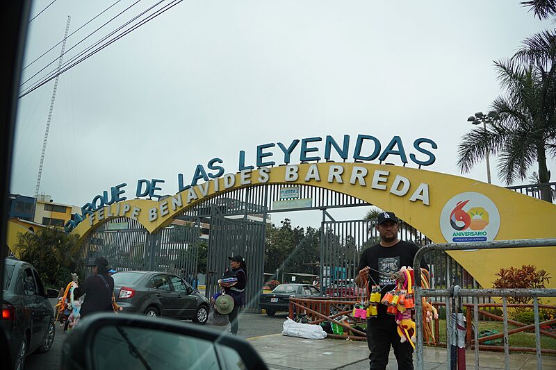 Parque de las leyendas entrada
