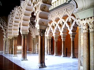 Archivo:Patio Aljafería
