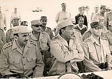 Archivo:Saad el-Shazly مناورة 23 يوليو 1971 مع الرئيس السادات و وزير الدفاع صادق