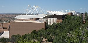 Archivo:Santa Fe Opera-Roofline