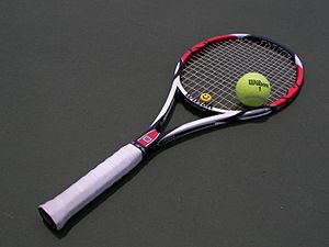 Archivo:Tennis racket and ball