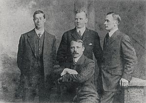 Archivo:Titanic surviving officers