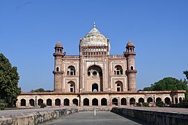 Tomb of Safdar Jang in Delhi (10)