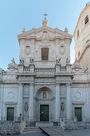 Archivo:Valladolid Cathedral 2023 - Main Façade Front
