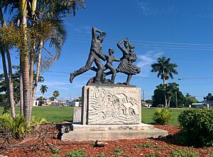 Archivo:Victims of 1928 Hurricane Statue