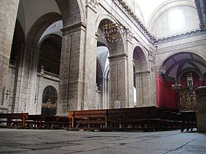 Archivo:01 Valladolid catedral nave Evangelio by Lou