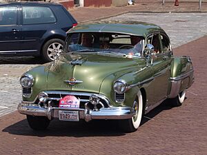 Archivo:1950 Oldsmobile Rocket 88 DE-93-36 p6