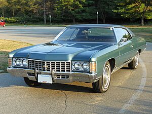 Archivo:1971 Chevrolet Caprice 2-Door Coupe, front left
