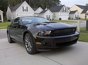 Archivo:2011 Ford Mustang v6 Coupe