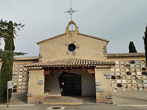 Archivo:20250325 163857 Capilla Nichos Caídos