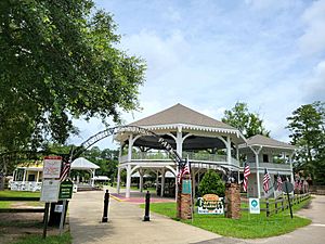 Archivo:Abita Springs Pavillion Park (June 2021)