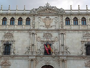 Archivo:Alcalá de Henares en noviembre de 2021 09