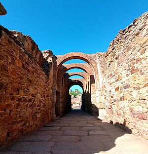 Archivo:Anfiteatroromanomerida02